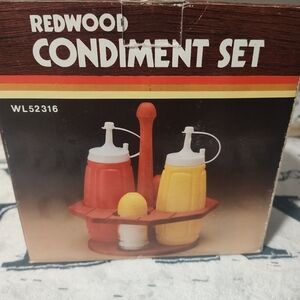 Condiment Set - Red and Yellow